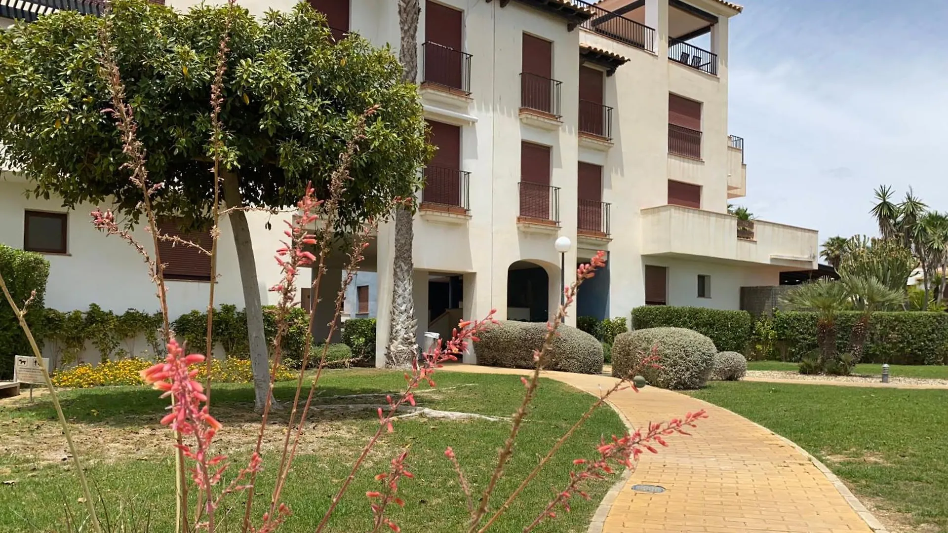 Vera Mar Y Jardin